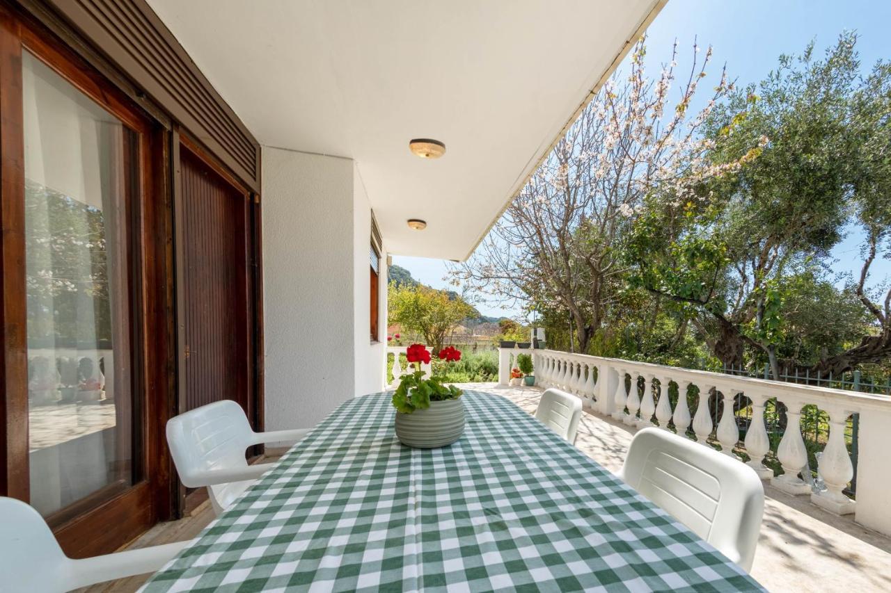 Villa To Ktimataki à Agios Gordios  Extérieur photo